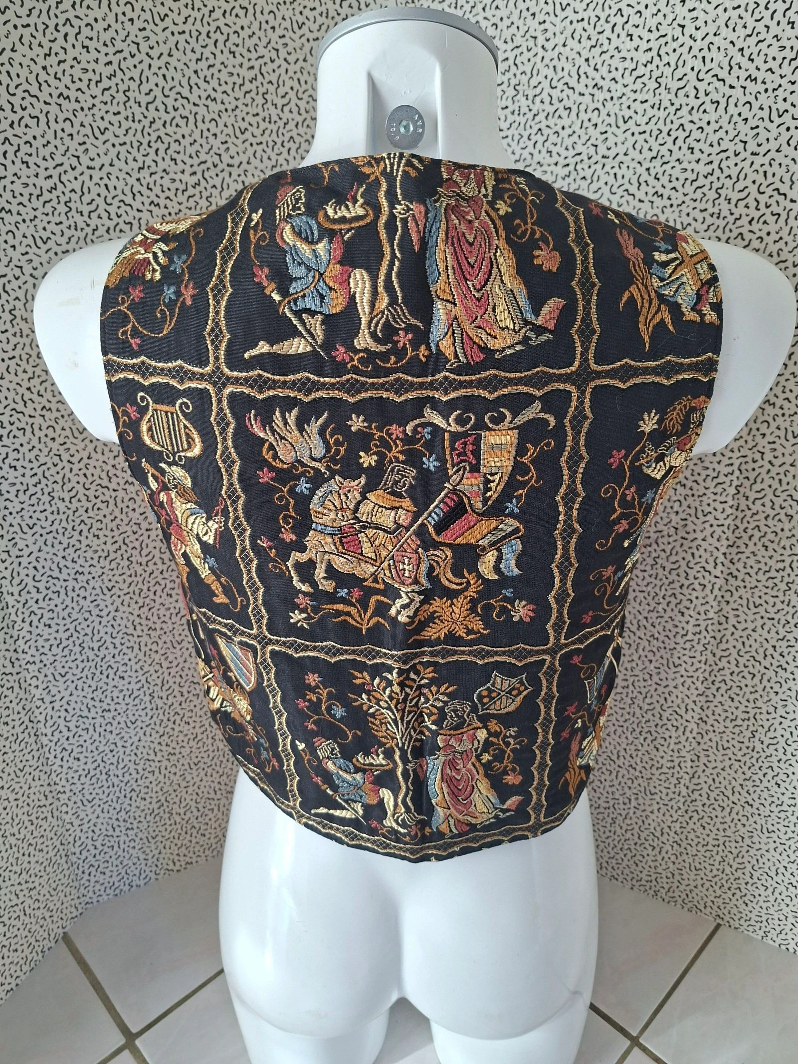 Colete vintage reversível jacquard tapeçaria medieval cavaleiro preto M L – photo 8